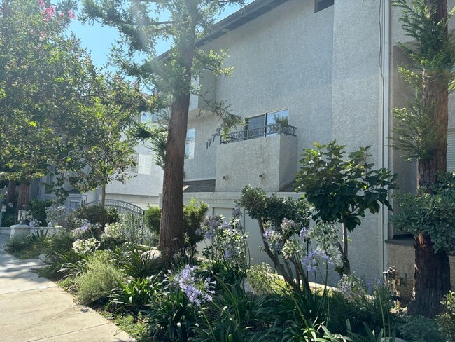 Photo - Spacious-Bright 3 Bedroom 2.5 Two story Bathroom Condo Unit #21