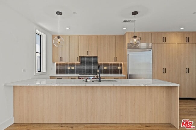 Photo - 14535 Killion St