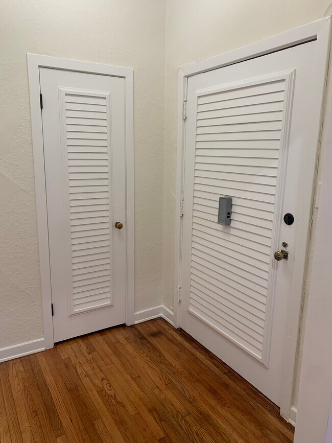 Photo - 331 S Reeves Dr Apartment Unit 331