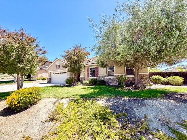 Building Photo - Blackmore Ranch Cul-de-Sac Home w/ Loft, 3-Car Tandem Garage & RV Parking