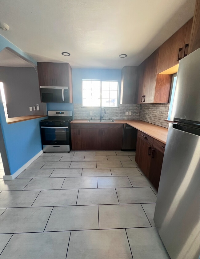 Photo - 3547 E Green St Unit B