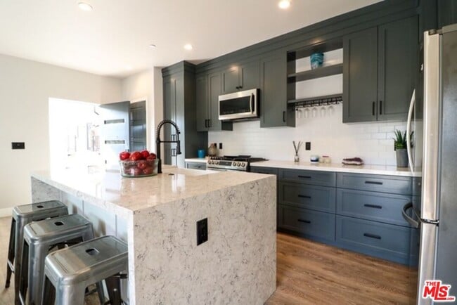 Photo - 1249 S Plymouth Blvd