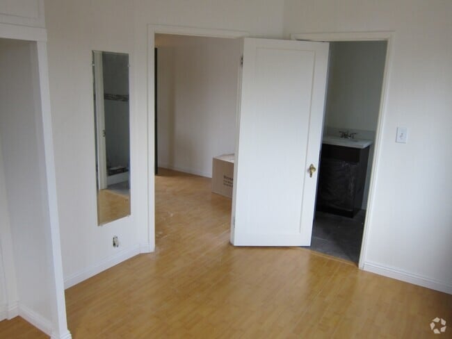 Building Photo - 128-130 Elm St Rental