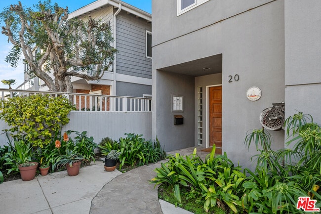 Photo - 20 Quarterdeck St Unit 1