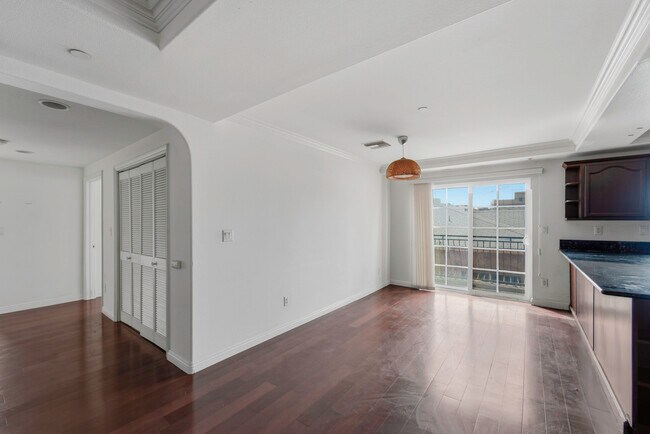 Photo - 700 S Ardmore Ave Unit #304