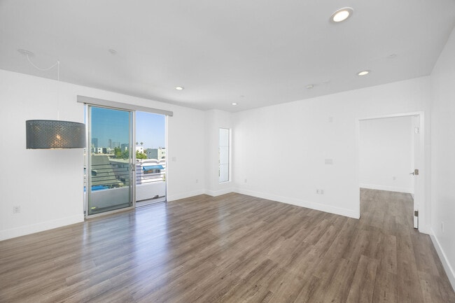 Photo - 1101 S Harvard Blvd Unit #505