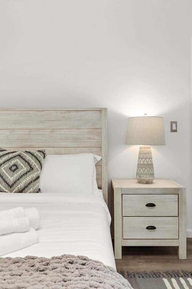 Photo - 1702 Malcolm Ave Unit Single Room 1 - 1