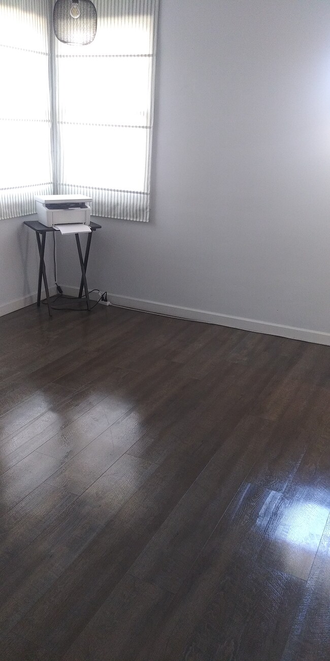 Building Photo - 4376 W 137th St Unit 1a