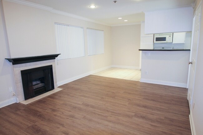 Photo - 15040 Moorpark St