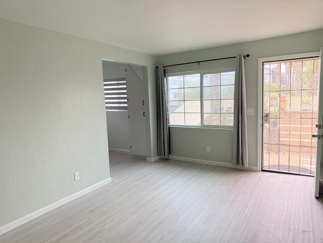 Living Room/Front Entry - 3922 Monroe Ave Unit 3922 Monroe