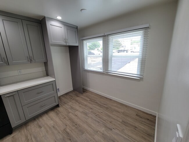 Kitchen - 3052 Honolulu Ave Unit Front