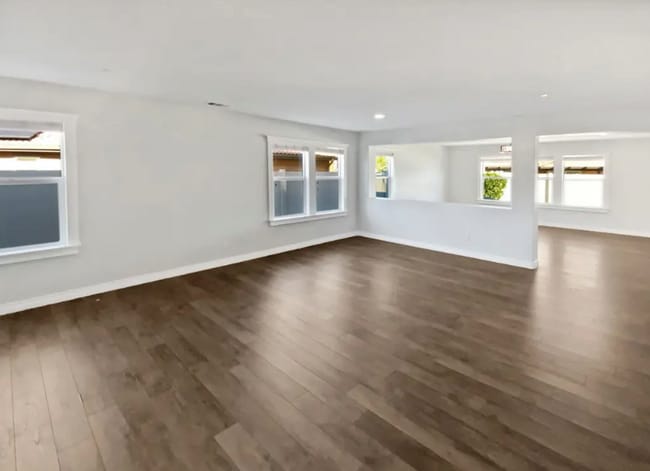 Photo - 31846 Victoria Pl