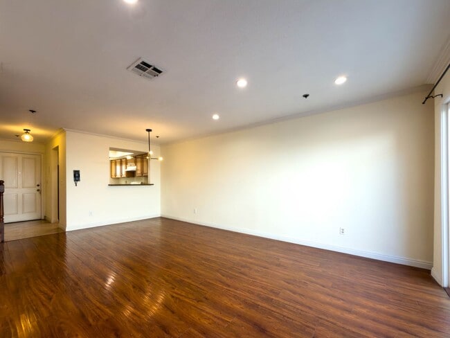 Photo - 315 Cameron Pl Unit 3