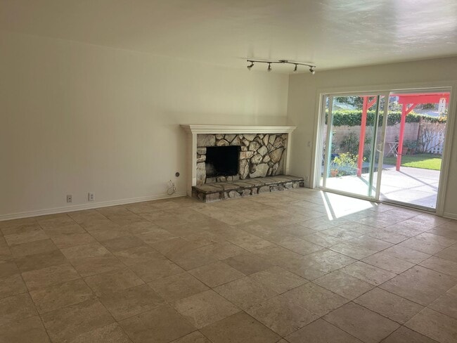 Photo - 851 Montgomery Ave