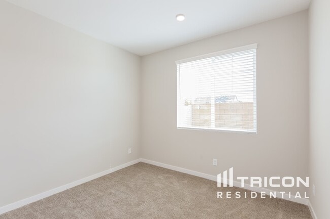 Photo - 31673 Rosetta St