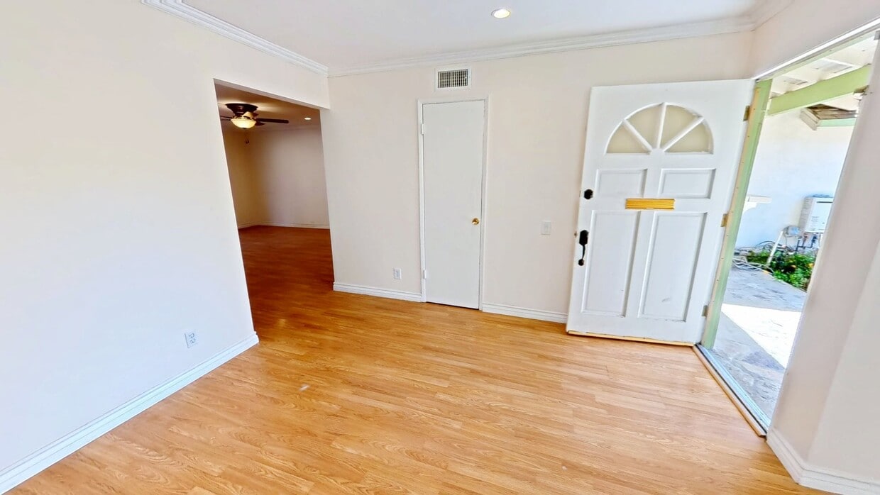 3D Tour - 6558 Neddy Ave