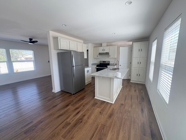 Photo - 15356 Merrill Ave Unit 3