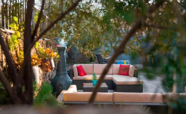 Patio - 826 1/2 N Coronado st Apartments