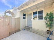 Photo - 637 W Floral Dr House