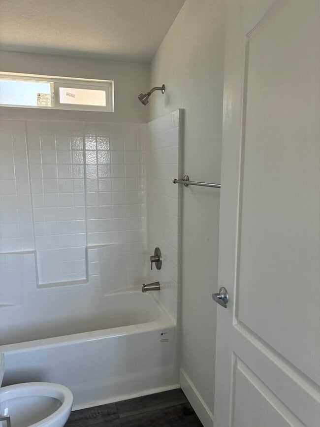 Photo - 435 E 5th St