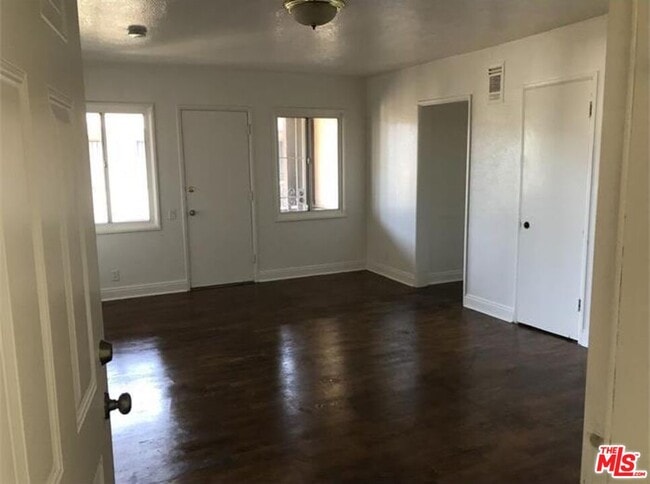 Building Photo - 7620 S Western Ave Unit 8