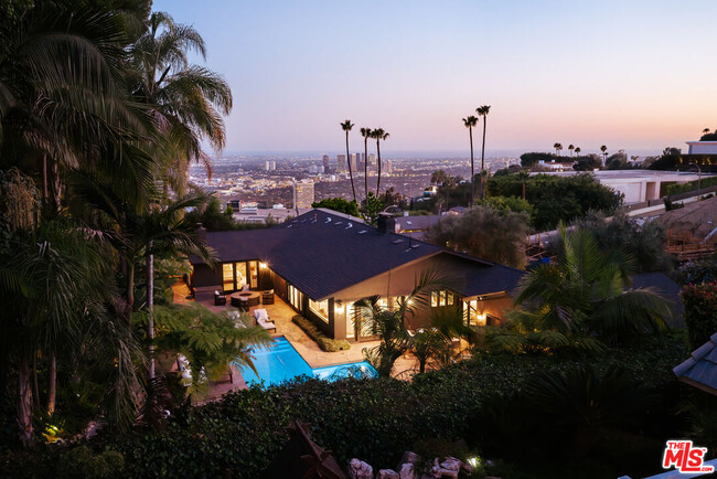 Building Photo - 1744 N Doheny Dr