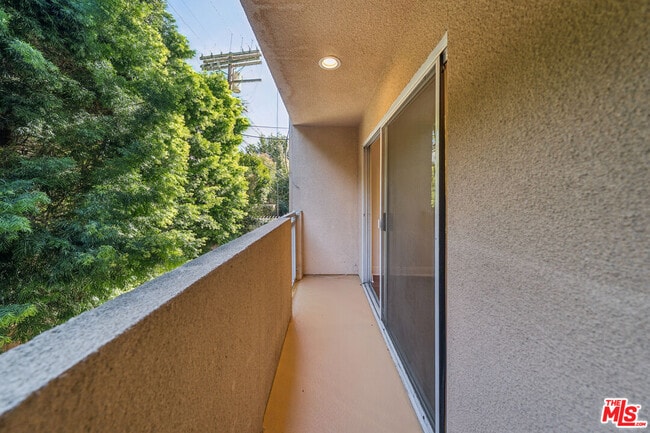 Photo - 1508 Greenfield Ave Unit 106