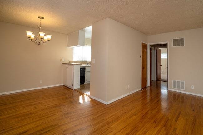Living room/Dining area - 2318 10th St Unit 1