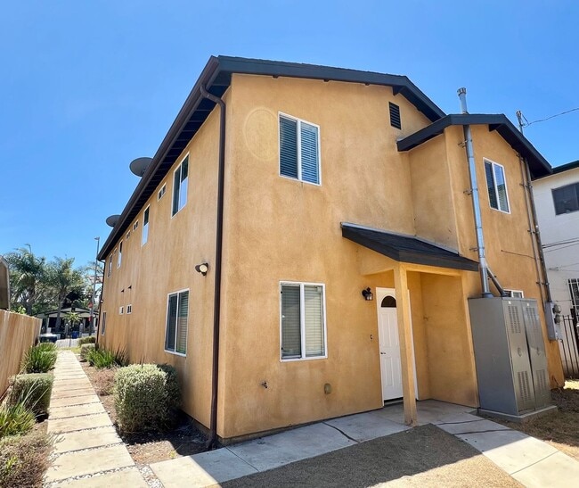 Building Photo - 621-623 W Imperial Hwy Unit 623 Rental