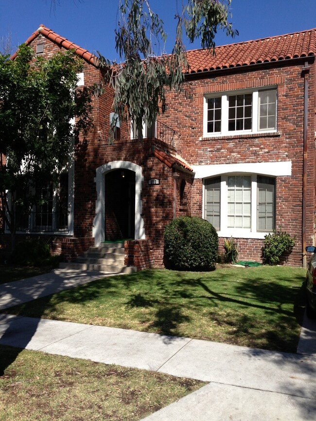 16-unit charming brick building - 213 E Acacia Ave Unit 204
