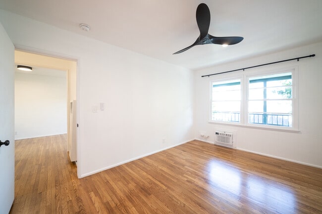 Photo - 11638 Riverside Dr Unit 5