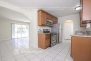 Photo - 452 Bard St