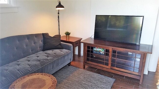 Photo - 2853 Hawthorn St Unit 3 - (2853 Hawthorn)