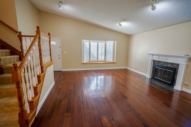 Photo - Valencia 4 Bedroom Home for Rent.