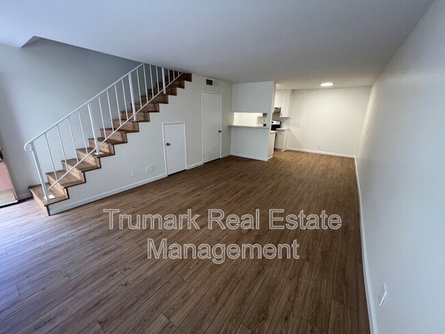 Photo - 2713 Montrose Ave Unit 4