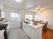 Photo - 445 E Magnolia Blvd