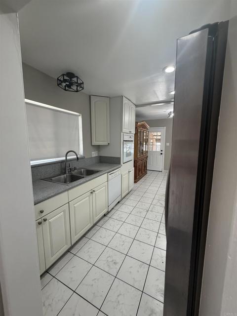 Photo - 644 Farview St
