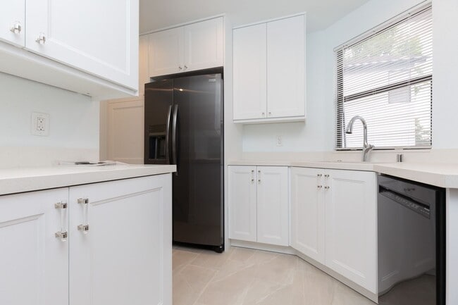 Photo - 2 bed, 2 bath Townhome – LA JOLLA/UTC