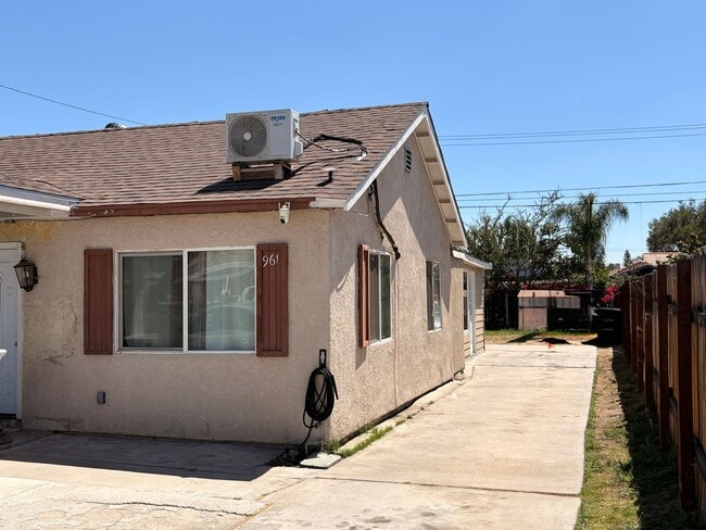 Photo - 961 N Western Ave