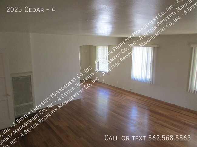 Building Photo - 2025 Cedar-4 Unit 4