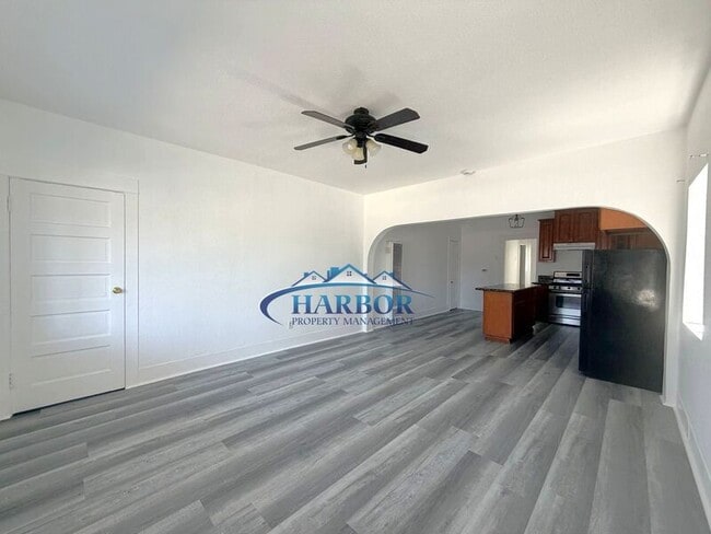Photo - 645 W 15th St