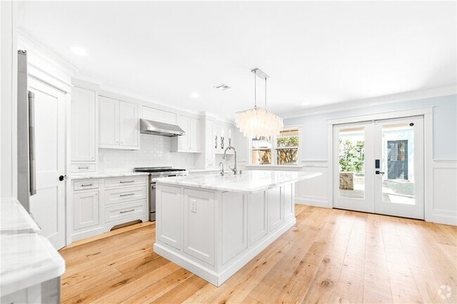 Building Photo - 308 7th St Rental