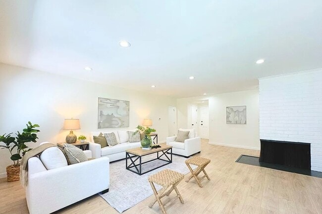 Photo - 20323 Lorne St