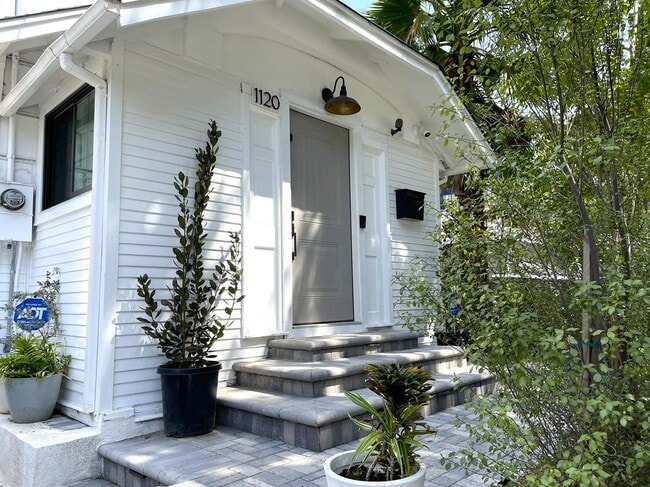 Photo - 1120 S Barrington Ave House
