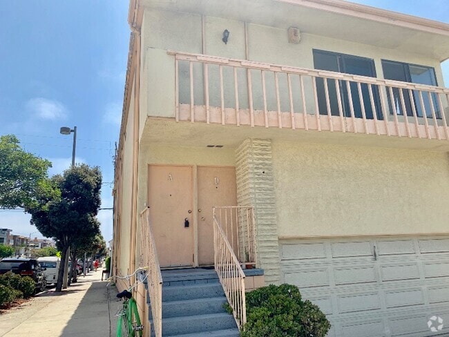 Building Photo - 1411 Manhattan Ave Unit D Rental