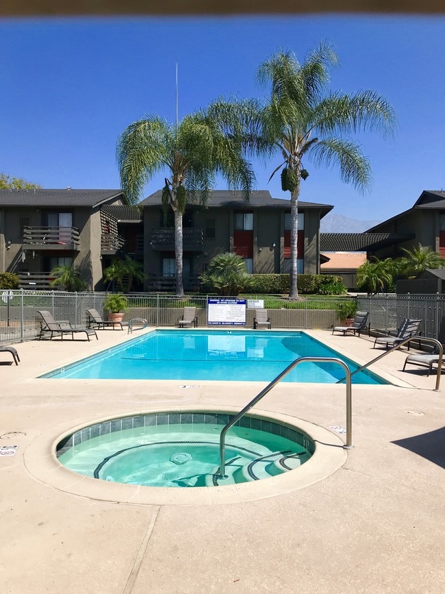 Pool and Spa - Sunset Ridge Apartments