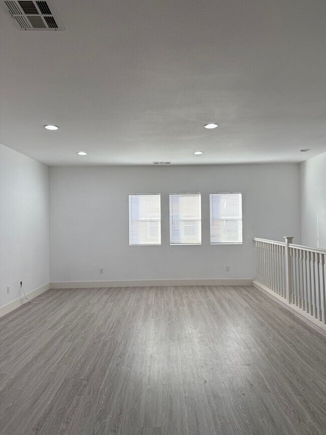 Photo - Spacious 4Bed/4Bath