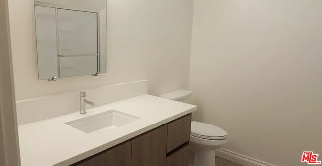 Photo - 7076 Hawthorn Ave