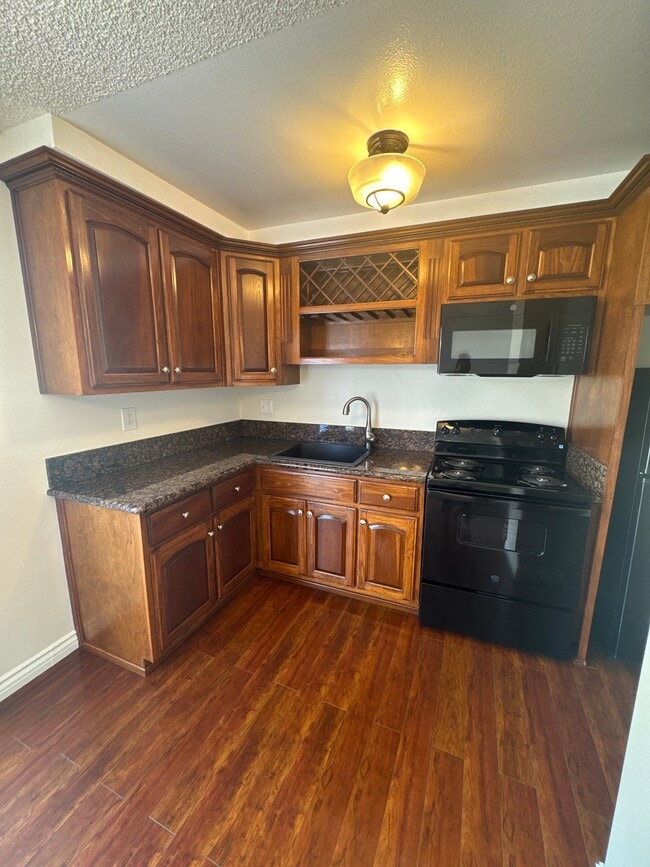 Photo - 2414 S Barrington Ave Unit 103