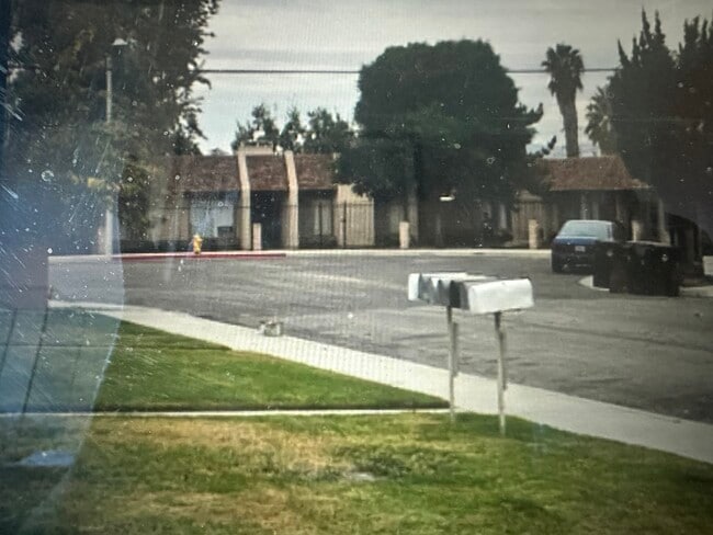 Photo - 1145 Olive Tree Ln Unit B